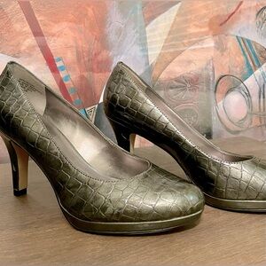 Anne Klein AKWYSTERE SZ 7M Silver/Gray 3 1/2” Heels